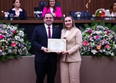 ROBERTO CIDADE LIDERA SESSÃO ESPECIAL DA ALEAM QUE HOMENAGEIA 33 MULHERES COM DIPLOMA MULHER CIDADÃ AMAZONENSE
