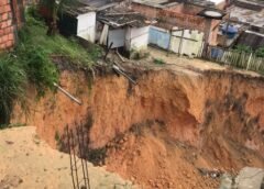 PREFEITURA DE MANAUS ALERTA PARA RISCO DE DESLIZAMENTO DE TERRA EM RAZÃO DAS CHUVAS NESTA QUARTA-FEIRA