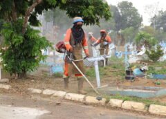 PREFEITURA DE MANAUS MOBILIZA MAIS DE MIL TRABALHADORES PARA O DIA DE FINADOS NOS 10 CEMITÉRIOS DA CAPITAL