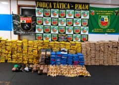 HOMEM É PRESO COM 593 KG DE DROGAS E ARMA EM EMBARCAÇÃO NO INTERIOR DO AM