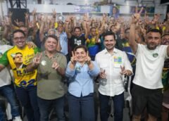 PROFESSORA MARIA RECEBE APOIO DE FORÇAS POLICIAIS DO AMAZONAS E GARANTE PAGAMENTO DE DATA-BASE E REAJUSTES RETROATIVOS