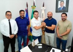 PREFEITO RENATO JUNIOR ANUNCIA CONVOCAÇÃO DE MAIS 1,5 MIL APROVADOS DO CONCURSO DA SEMED NO DIA DO SERVIDOR PÚBLICO